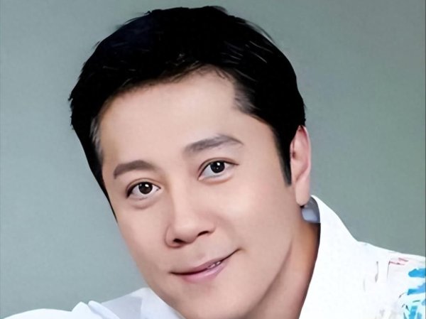 财牛股配 蔡国庆真的很幸福！妻子漂亮有钱还“不爱露面”，俩儿子也很优秀
